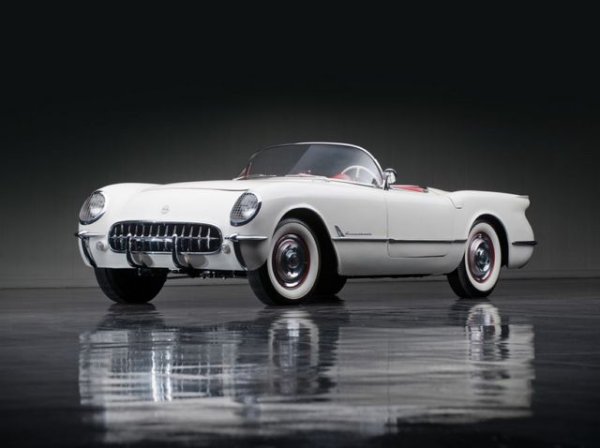Chevrolet Corvette С1 е първото поколение на спортния автомобил. Представен е в края на моделната 1953 г. и се произвежда до 1962-а. Наричат това поколение „твърдата ос“, защото независимото задно окачване се появява едва през 1963 г. в Corvette Stingray.

Corvette С1 е пуснат скоростно в производство, за да хване вълната от уж ентусиазираната обществена реакция към концептуалния автомобил, но очакванията за новия модел са до голяма степен непостижими. Отзивите след това са смесени и продажбите са далеч под очакванията през първите години. Програмата е почти отменена, но Chevrolet решава да направи подобрения.